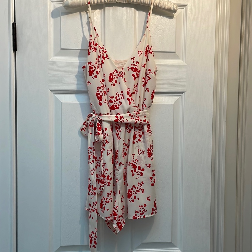 Romantic floral romper. Lined throughout. Size S